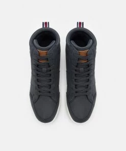 Bonne Qualité Pier One Baskets montantes baskets & sneakers rond homme -magasin Pier One 05024963cc774114819f50337ed3b07c