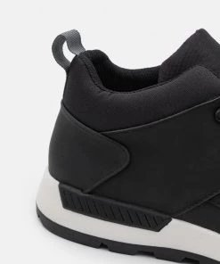 Promos Pier One Baskets basses baskets & sneakers rond homme -magasin Pier One 0b650cd09b964638b7c16629dbda1153