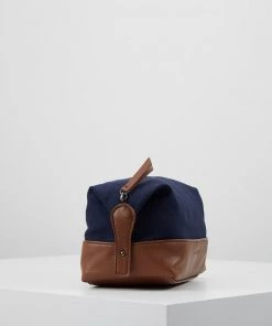 Pier One UNISEX - Trousse de toilette En promotion accessoires, sets et coffrets -magasin Pier One 114fecd6f3cf4a35934f729b8010b5be