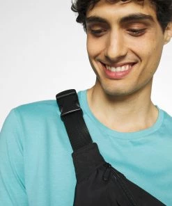 Prix Bradés Pier One 2 PACK - T-shirt basique t-shirts col rond homme 14 Prix Bradés Pier One 2 PACK - T-shirt basique t-shirts col rond homme -magasin Pier One 17d8b91c53844a7e96340e9282e2e4b4