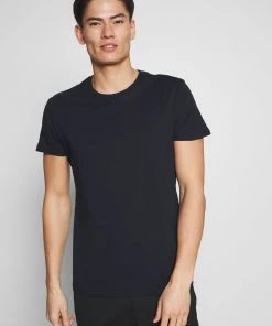 Pier One Qualité garantie 100% 5 PACK - T-shirt basique t-shirts col rond homme 18 Pier One Qualité garantie 100% 5 PACK - T-shirt basique t-shirts col rond homme -magasin Pier One 17f56a88a5574a9c89c405fa04f8d4eb