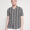 Pier One Chemise 50% Off De Vente chemises col revers homme -magasin Pier One 1f4987c438744ce29b2d428648b5718d