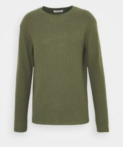 Prix Cassé Pier One RIBBED LOUNGE TOP - Haut de pyjama pyjamas col rond homme 14 Prix Cassé Pier One RIBBED LOUNGE TOP - Haut de pyjama pyjamas col rond homme -magasin Pier One 1fcc4528c2b7408baa94b00f916b6a6b 1