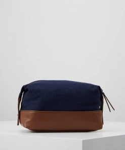 Pier One UNISEX - Trousse de toilette En promotion accessoires, sets et coffrets -magasin Pier One 204bc005d0bd4000a78118f69ab032e7