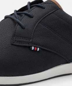 Réduction Pier One Chaussures à lacets derbies, richelieus & chaussures bateau rond homme -magasin Pier One 209f506613a44d7884b3f34a9c08d8d5