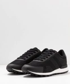 Pier One Rabais UNISEX - Baskets basses baskets & sneakers rond -magasin Pier One 20a028684fec4a1ab506f3e455642842