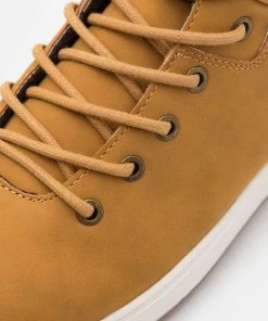 Pier One Baskets montantes Prix Sympa baskets & sneakers rond homme -magasin Pier One 24225ddd7e6e473e8acba5e2f987de76