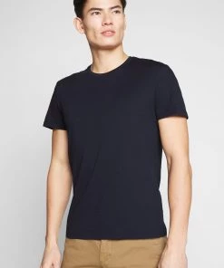 Pier One 2 PACK - T-shirt basique Prix Distinctifs t-shirts col rond homme -magasin Pier One 29e824f9825c4b58be6620e83ee4ac6b