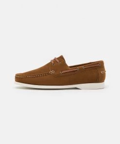 Pier One Vendre-Réclame Chaussures bateau rond homme -magasin Pier One 33aea1c9b27941cc9512037f83085c94