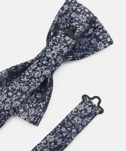 Prix Abordable Pier One SET - Cravate cravates et accessoires de costume floral homme -magasin Pier One 34c6c05d019a4e039fdcfb02bafaea25
