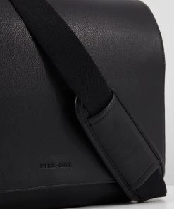 Pier One Meilleur Prix Garanti Sac bandoulière sacs compartiment pour pc portable homme -magasin Pier One 35de3b7b84c54b2abd47bb358f1dd7cd