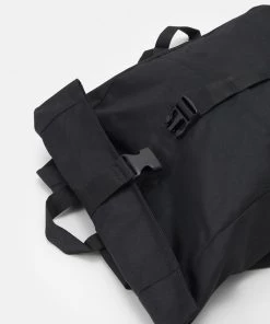 Prix Dégriffé Pier One UNISEX - Sac à dos sacs compartiment pour pc portable -magasin Pier One 396510219019444ba70e7c99f3b9cae2