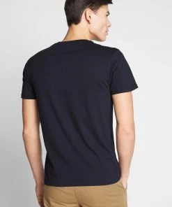 Pier One 2 PACK - T-shirt basique Prix Distinctifs t-shirts col rond homme -magasin Pier One 3fa5884e4b594e09a9d55bcef4378d1b