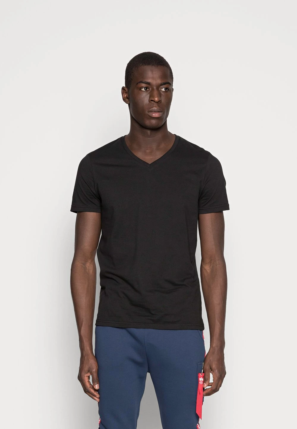 Pier One Prix Accessible 3 PACK - T-shirt basique t-shirts col en v homme 4 Pier One Prix Accessible 3 PACK - T-shirt basique t-shirts col en v homme – Image 2