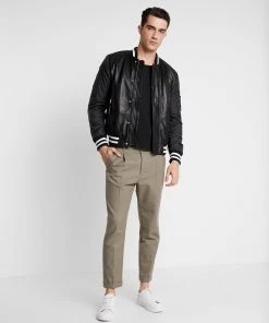 Pier One Prix Préférentiel T-shirt basique t-shirts encolure large ronde homme 16 Pier One Prix Préférentiel T-shirt basique t-shirts encolure large ronde homme -magasin Pier One 414e0ae9c5ac4336bb796ee37bafebed