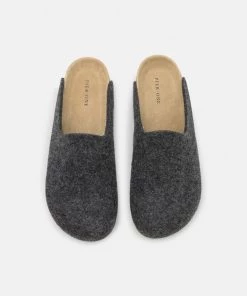 Prix Dynamité Pier One UNISEX - Chaussons sandales et tongs rond 13 Prix Dynamité Pier One UNISEX - Chaussons sandales et tongs rond -magasin Pier One 432dd18e964346df954b7e362219f772