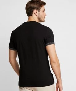 Pier One T-shirt imprimé Meilleure qualité t-shirts & polos col rond homme -magasin Pier One 4bc7dac6a83247babe0ce95cafc113a2