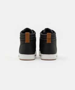 Prix Distinctifs Pier One Baskets montantes baskets & sneakers rond homme -magasin Pier One 4e8107c99d43462194a93d3a6527e42b