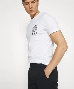 Pier One T-shirt imprimé Prix Équitable t-shirts col rond homme -magasin Pier One 4fc8f1fe59004ec3a4edab1e3a4ab20b