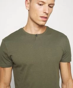 Soldes En Ligne Pier One T-shirt basique t-shirts col rond homme 16 Soldes En Ligne Pier One T-shirt basique t-shirts col rond homme -magasin Pier One 52b4ec9a78c745f9b2bb4c520029aa4e