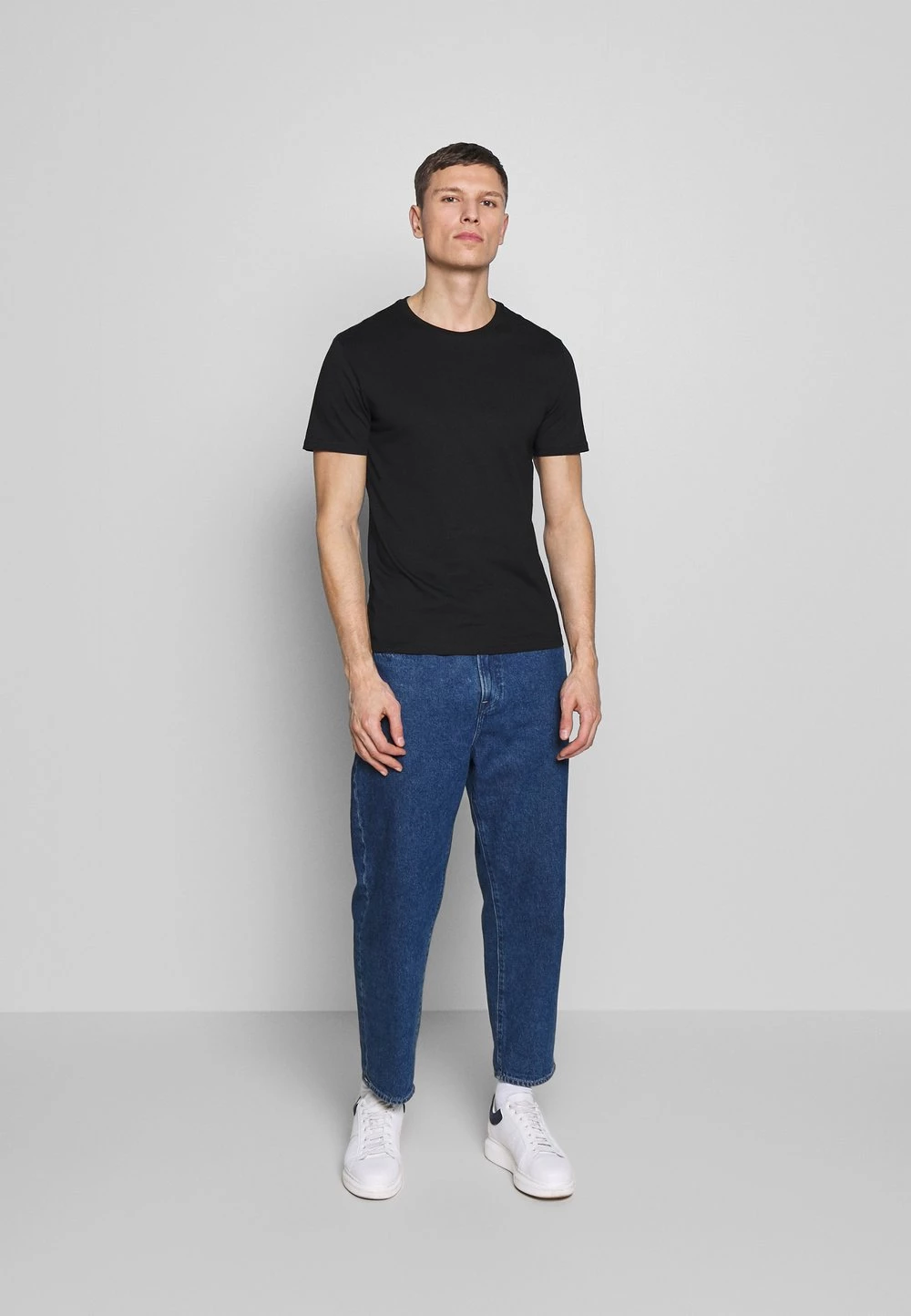 Prix Discount Pier One 5 PACK - T-shirt basique t-shirts col rond homme 3 Prix Discount Pier One 5 PACK - T-shirt basique t-shirts col rond homme