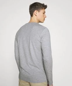 Prix Cassé Pier One 2 PACK - T-shirt à manches longues t-shirts col rond homme -magasin Pier One 5d11c795627a43d3ae83293311d17f0a