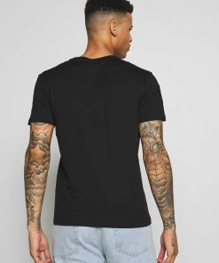 Pier One 3 PACK - T-shirt basique - black/ white Prix Gelé t-shirts col rond homme 20 Pier One 3 PACK - T-shirt basique - black/ white Prix Gelé t-shirts col rond homme -magasin Pier One 62b5a01d5c8d4fd291dd4dd53c56b920