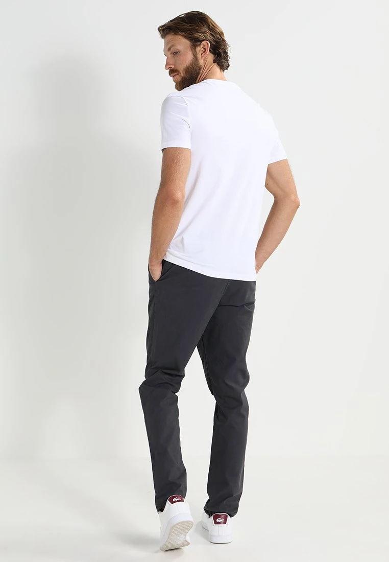 Pier One 2 PACK - T-shirt basique Prix Bradés t-shirts col rond homme 6 Pier One 2 PACK - T-shirt basique Prix Bradés t-shirts col rond homme – Image 4