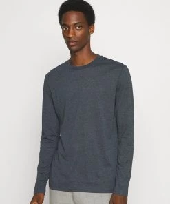 Prix Réduit Pier One 3 PACK - T-shirt à manches longues t-shirts col rond homme -magasin Pier One 73a442d1119b49548a0a2d95f87fd4e8