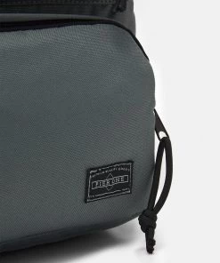 Pier One UNISEX - Sac à dos Qualité Fiable sacs compartiment pour pc portable -magasin Pier One 76b4d64a2a4f40b38cc0ae365119fa78