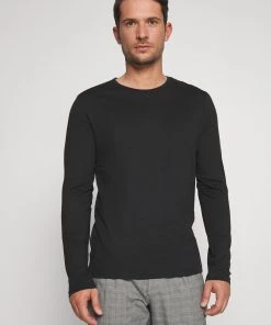 En promotion Pier One 2 PACK - T-shirt à manches longues t-shirts col rond homme -magasin Pier One 77d1f130bf974783921531825fa29315