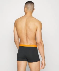 Pier One 5 PACK - Shorty Qualité Fiable sous-vêtements & chaussettes normale homme -magasin Pier One 7b25a30a40524ca4acd61d7b580e99e1