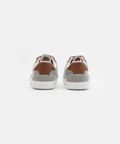Pier One UNISEX - Baskets basses Prix Malin baskets & sneakers rond -magasin Pier One 7c4e08796d2149fc9365f67598b7eb4f