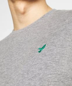 Réduction Pier One T-shirt imprimé t-shirts col rond homme -magasin Pier One 7c9f517ab8f1439d85c27ee76a923ce0