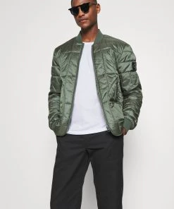 Pier One T-shirt imprimé Prix Cassé t-shirts col rond homme -magasin Pier One 7e2765f5c8aa422982ddb7e42491c194