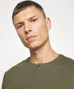 Soldes En Ligne Pier One T-shirt basique t-shirts col rond homme 14 Soldes En Ligne Pier One T-shirt basique t-shirts col rond homme -magasin Pier One 8167b2224aaf451d83950f4fdb6e3f43