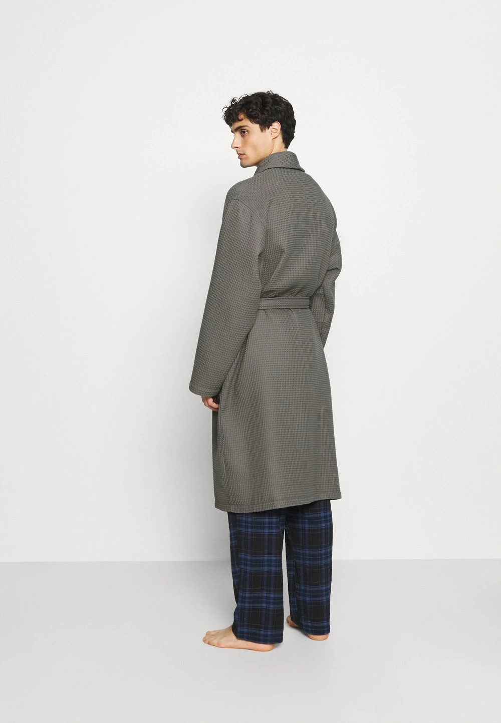 Pier One Discount En Ligne Peignoir sous-vêtements & chaussettes col châle homme 5 Pier One Discount En Ligne Peignoir sous-vêtements & chaussettes col châle homme – Image 3