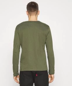 Pier One T-shirt à manches longues Prix Imbattable t-shirts col rond homme -magasin Pier One 882b609b1cf64e4db6573d4e2e33e0a4