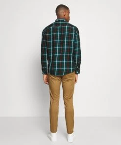 Se Vend Bas Prix Pier One Chemise chemises col à boutons homme -magasin Pier One 8f4dee2cb9574e52b01ec5a39f5adc0f