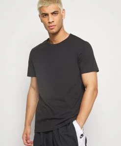 Prix Sacrifiés Pier One 7 PACK - T-shirt basique t-shirts col rond homme -magasin Pier One 95b0a0bbeca8474f906c3975d47b7758