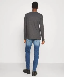 Prix Ourlé Pier One 2 PACK - T-shirt à manches longues t-shirts & polos col rond homme 15 Prix Ourlé Pier One 2 PACK - T-shirt à manches longues t-shirts & polos col rond homme -magasin Pier One a601e52fa7974b079f93b858d4b782ec