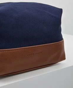 Pier One UNISEX - Trousse de toilette En promotion accessoires, sets et coffrets -magasin Pier One a9ce5305f1b34224bfa1779988ff62df