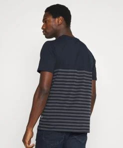 Authentique 100% Pier One T-shirt imprimé t-shirts col rond homme -magasin Pier One aae1e5403133474bbf77aeaa2e7bd9f0