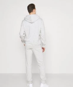 Réduction Pier One 2 PACK - Pantalon de survêtement pantalons normale homme -magasin Pier One adb7e6ad527d4a6a96e1b050ef8a1711