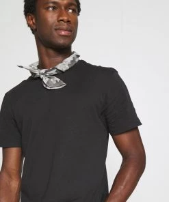 Prix Gelé Pier One 3 PACK - T-shirt basique t-shirts col rond homme 25 Prix Gelé Pier One 3 PACK - T-shirt basique t-shirts col rond homme -magasin Pier One ae9b9691c10949c5b4edc17929f8c13a