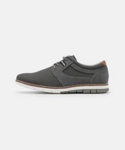 Pier One Promos Chaussures à lacets derbies et richelieus rond homme