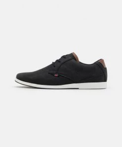 Réduction Pier One Chaussures à lacets derbies, richelieus & chaussures bateau rond homme -magasin Pier One b3bc2e3a955347228bb008c7d5e62f61 2