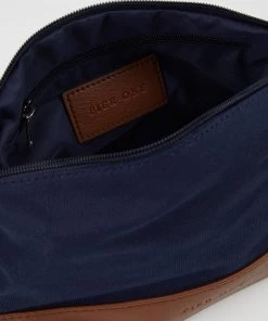 Pier One UNISEX - Trousse de toilette En promotion accessoires, sets et coffrets -magasin Pier One b7e0cfe5aab740c4a01504c8495721c5