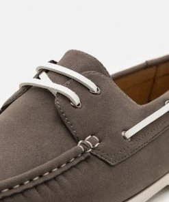 Pier One Vendre-Réclame Chaussures bateau rond homme -magasin Pier One b7f8d0fad3e64a649cbdc48643010c2d