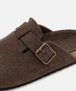 Pier One Plus Bas Prix De Vente UNISEX - Chaussons sandales et tongs rond -magasin Pier One c220e59cd63d4f7790c7194a9581e0d5